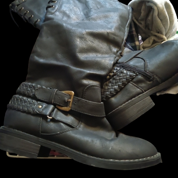 Ladies size 6 medium boots - Picture 2 of 5